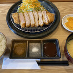 豚ジロー - 料理写真:ロース勝定食＝850円