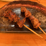 炭火串焼 たまり - 左:ハツ  右:砂肝