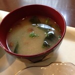 オハラ - 味噌汁(豆腐、ワカメ、なめこ)