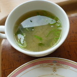 カフェ＆レストラン　ロータスガーデン - ワカメ入りスープ