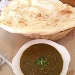 Sita - ランチ。ほうれん草チキンカレー。
            ほうれん草の味が濃くて美味しい。