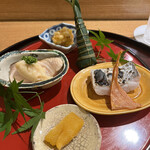 Ta Getsu - 少な目コース２３１００円。スイートコーンかき揚げ、太刀魚炙り・ばちこ、数の子味噌漬け、桜鱒焼霜、粽寿司。レアな食感の桜鱒がとーっても美味しかったです（╹◡╹）（╹◡╹）