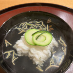 日本料理 太月 - 少な目コース２３１００円。鱧葛たたき。時期が早いですが、肉厚で旨味もしっかりした立派な鱧です。ご自慢のお出汁と合わさり、幸せな味わいです（╹◡╹）（╹◡╹）