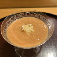 日本料理 太月 - 少な目コース２３１００円。毛蟹とフルーツトマトのすり流し。トマトの酸味が強く、毛蟹が活きてこないです。。。