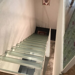 ステーキダイニング琥珀 - トイレへ降りる階段がスケルトン(^_^;)ﾄﾞｷﾄﾞｷ