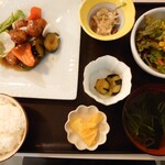 笑家 - 料理写真:手作りつくねの黒甘酢あん定食750円