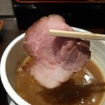 長男、ほそのたかし - レアチャーシュー　つけ汁に浸して