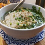 THAI PINTO - クワイティアオカイ（鶏肉の米麺スープ）