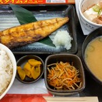 目利きの銀次 - 焼き魚定食880円税込。