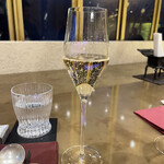 トゥ・ラ・ジョア イズム - 