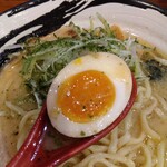 俺の中華たなか家 - 「味玉」蓮華リフト⤴️