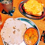 ヒンホイ - ミニカレー＆チャパティ、
インドスパイシーオムレツトースト