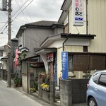 サトウ - 店頭を右から。