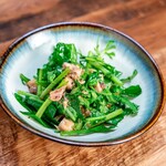 Chrysanthemum and spinach salad ~Mackerel dressing~