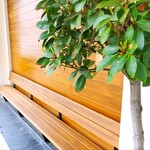 L'AVENUE BiS - 外観　ベンチ