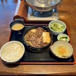 炭火焼肉くらた - 和牛すき焼き肉増し定食(¥1,760)