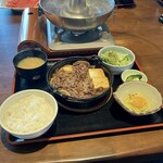 炭火焼肉くらた - 和牛すき焼き肉増し定食(¥1,760)