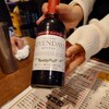 Kushikatsu Asahi - 赤ワインはかわええ若女子が撮りやすいように持ってくれはった 202304