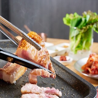 使用国产食材◆提供味道与众不同的韩式烤猪五花肉和韩式烤鸡肉