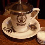 てらにし珈琲本店 - 席を外すとコーヒーにフタをしてくれます