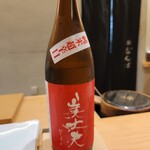 鮨 なんば - 冷酒は美丈夫 純米 超辛口、酒米は松山三井、60%精米、高知県