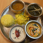 やっぱりインディア - ザーグマトン、エビカレー、ダール、ライス、アチャール、ライター