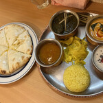 やっぱりインディア - マサハーリー ターリー、チーズクルチャ変更(レギュラーサイズ)