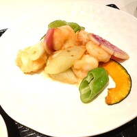 南国酒家 原宿本店 - 天然海老と季節の野菜　天日塩炒め