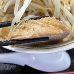 ラーメン もっけだの - 『ラーメンニンニク野菜マシマシ+ネギ』の豚