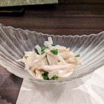 賛飲家 - 蕪の皮浅漬と生湯葉和え