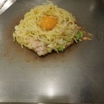 池袋ぱすたかん - 豚モダン焼きの成形終了。これから蒸し焼きです