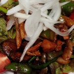 BAR　Voeux - 朝倉産夏野菜と若鶏のピリ辛サラダ