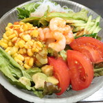 Teppanyaki Ebisuya - 海老とアボカドのサラダ「パプリカドレッシングで！」※メニュー表記通り
