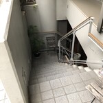 Azabu Shokudou - 地階への入口