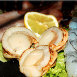 焼肉ハウス21 - ぷりっぷりの海老、身が大きいホタテ、風味香るイカ焼き…大満足！海鮮盛りです。
