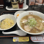 Aidukitakata ramen bannaiko boshi - 半チャーハンセット！安心できた一杯でした。