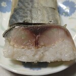 Goukai Teppanyaki Umibouzu - 鯖寿司。身が厚くて美味かった。（おまけ）