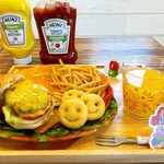 CALIFORNIA BURGER - 料理写真: