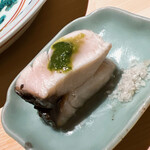 温石 - 別のお客様に提供された鰆の炙りの端っこ