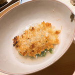 温石 - 浜名湖のアオサと蛤出汁にあつあつのおこげをトッピング。ジュジュジュのシズル音が食欲をそそります