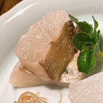 温石 - このエボダイはまさに白身の女王でした。焼津前の定置網ですが、サスエ前田さんの下処理が完璧