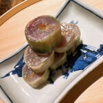 温石 - 鯵の胡瓜巻き。大盛りです