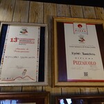 ピッツェリア・ゴンザ - 掲げられている賞状