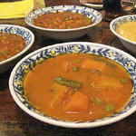 印度料理シタール - 左からキーマ２・バターチキン・野菜