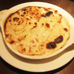 ビストロ ラ・シブレット - ポテトグラタン(鴨ムネ肉のエマンセグリーンペッパーソースの付け合せ)