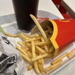McDonald's - ポテトの盛り付けが雑♪