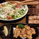 Izakaya Irori - 温玉サラダ、なんこつ唐揚げ、バラしそ串、しいたけ串