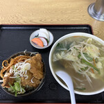 中華料理ひろし - 本日のランチ 2   （半）豚肉のカラアゲ丼とたんめん ¥800（訪問時）