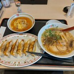 Gyouzanoo Ushou - セット＋餃子　天津飯が小さいなぁ