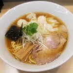 麺や 穂ころび - ミックスワンタン中華そば　1,180円　肉と海老ワンタンが2個ずつトッピング